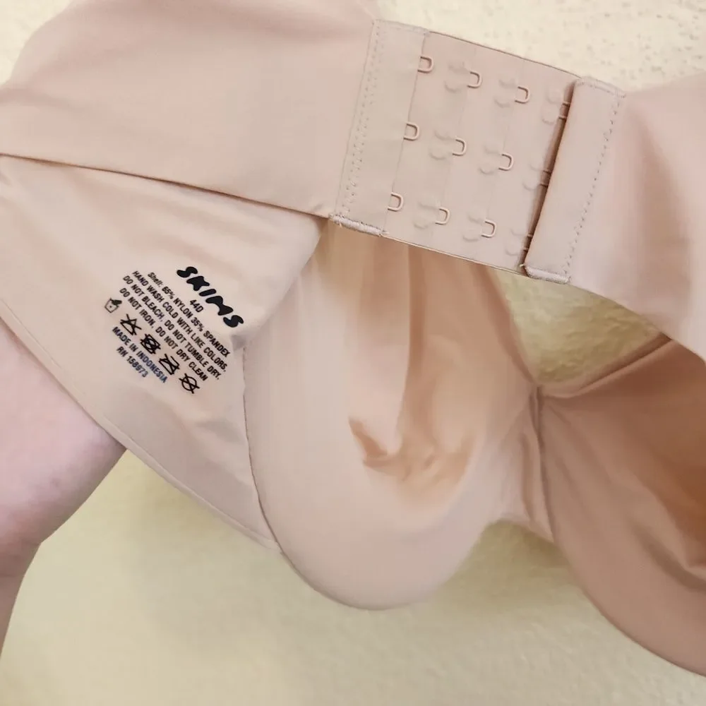 SKIMS Smoothing Full Coverage Underwire Bra Womens Size 44D Nude Clay NWT Comfor - Picture 8 of 10